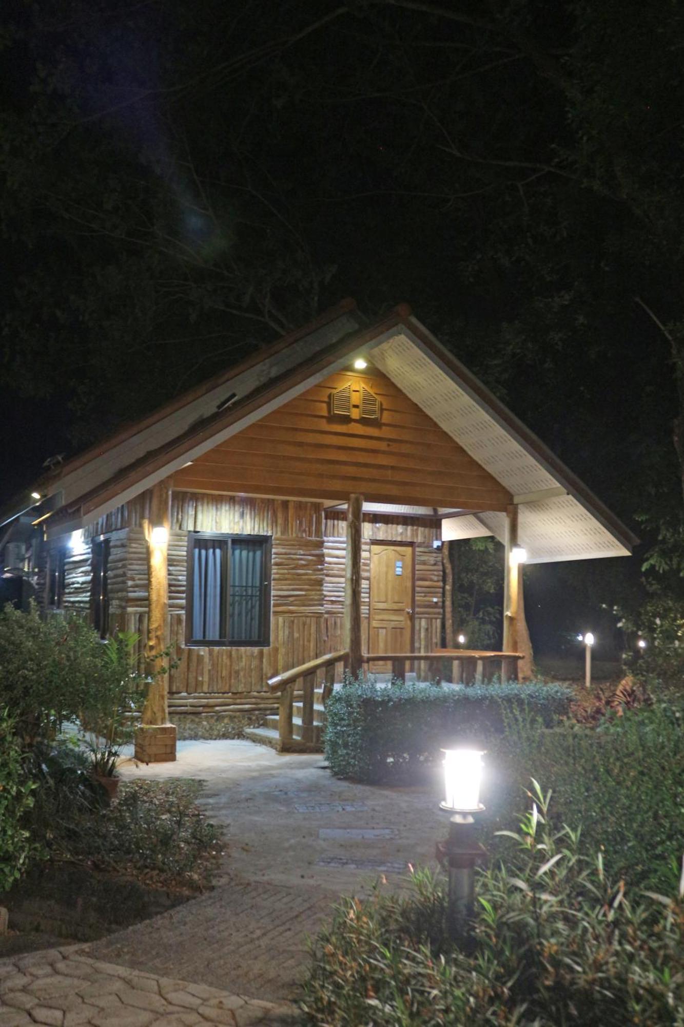 Baan Khue Wieng Resort Mae Sariang Exterior foto